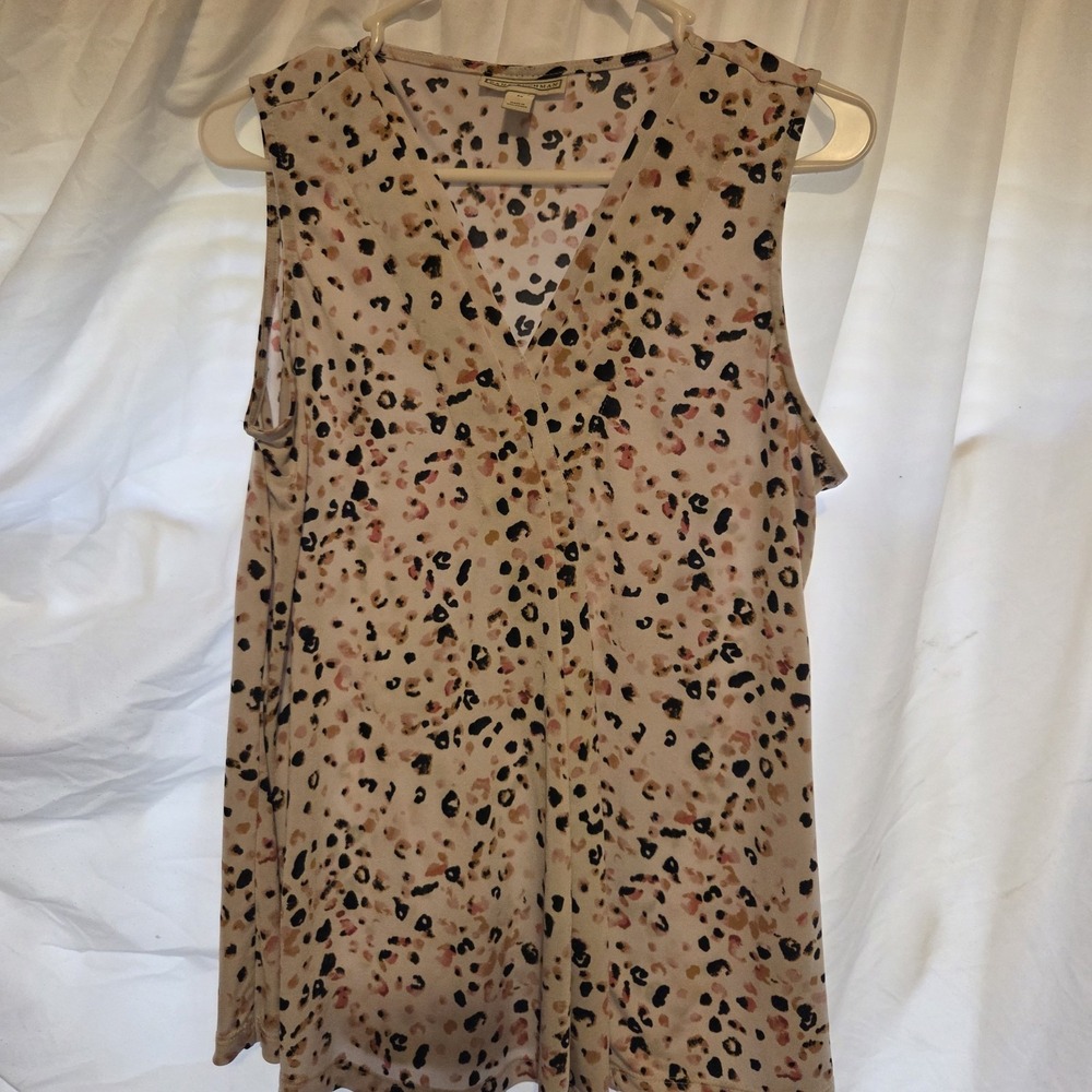 DANA BUCHMAN Animal Print Sleeveless V-Neck Top Medium
